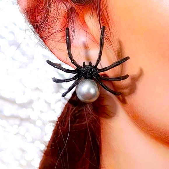 Gothic Black/Gray Spider Stud Earrings Faux‎ Pearl Accents Vintage Boho Style - Picture 5 of 9